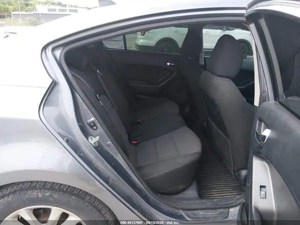 3KPFL4A79HE037877 2017 KIA FORTE - Image 8