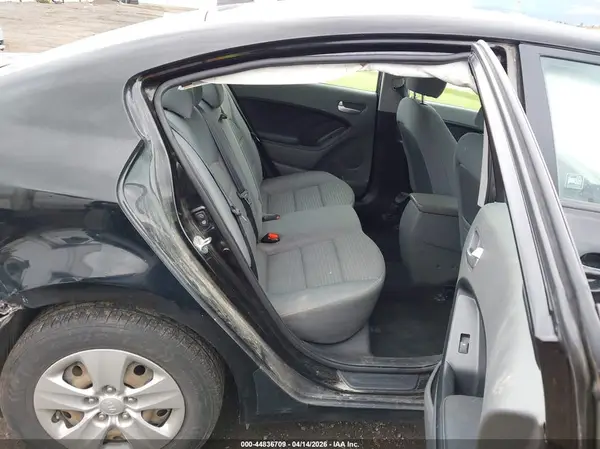 3KPFL4A79HE040343 2017 KIA FORTE - Image 8