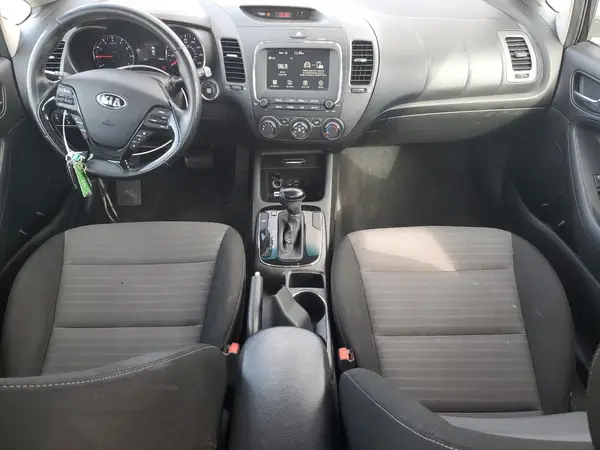 3KPFL4A79HE041086 2017 KIA FORTE - Image 8