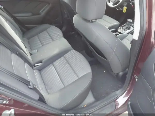 3KPFL4A79HE041394 2017 KIA FORTE - Image 8