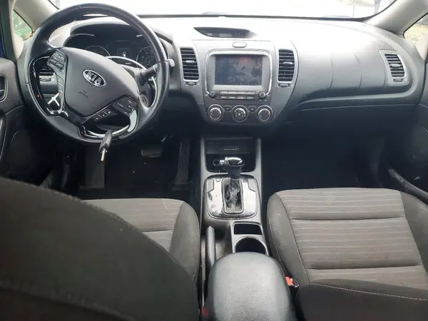 3KPFL4A79HE046384 2017 KIA FORTE - Image 8