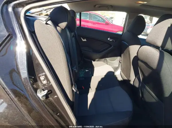 3KPFL4A79HE047194 2017 KIA FORTE - Image 8