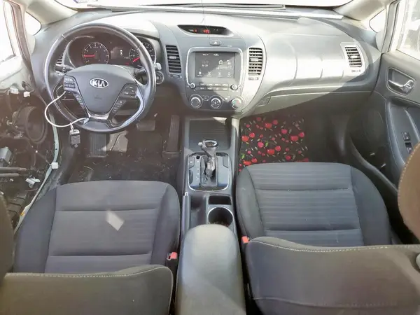 3KPFL4A79HE047437 2017 KIA FORTE - Image 8