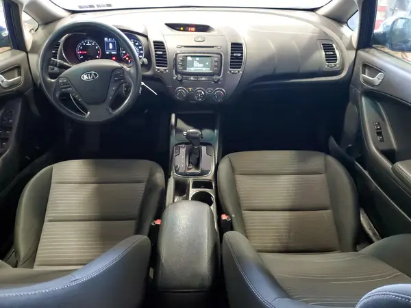 3KPFL4A79HE048555 2017 KIA FORTE - Image 8