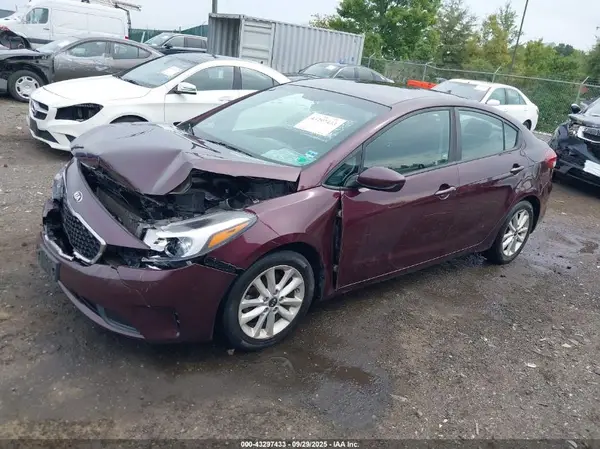 3KPFL4A79HE049009 2017 KIA FORTE - Image 2