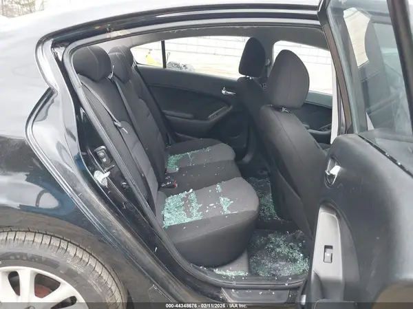 3KPFL4A79HE050788 2017 KIA FORTE - Image 8