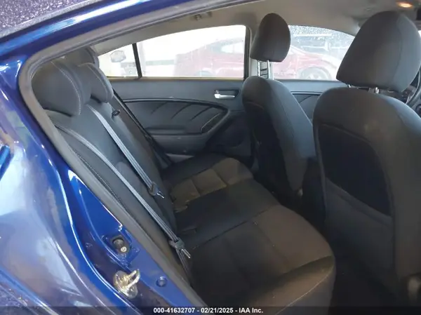 3KPFL4A79HE052430 2017 KIA FORTE - Image 8