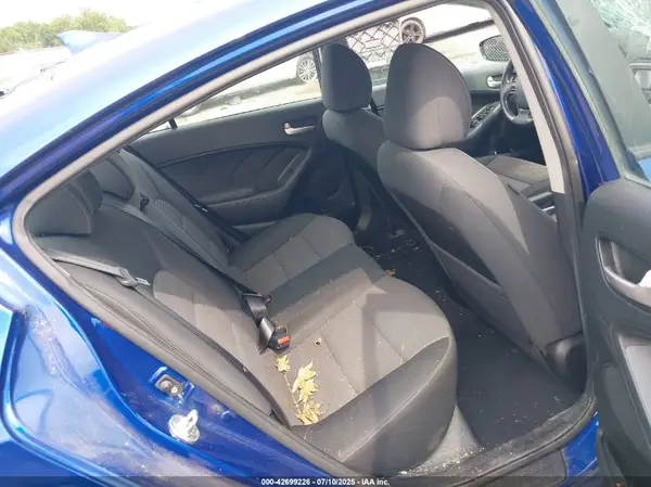 3KPFL4A79HE063346 2017 KIA FORTE - Image 8