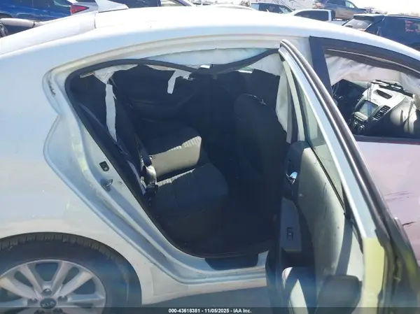 3KPFL4A79HE064349 2017 KIA FORTE - Image 8