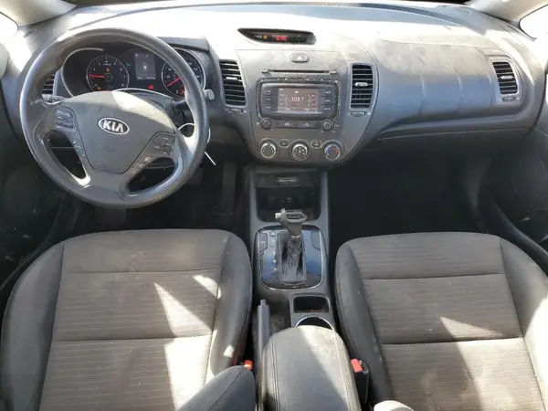 3KPFL4A79HE068112 2017 KIA FORTE - Image 8