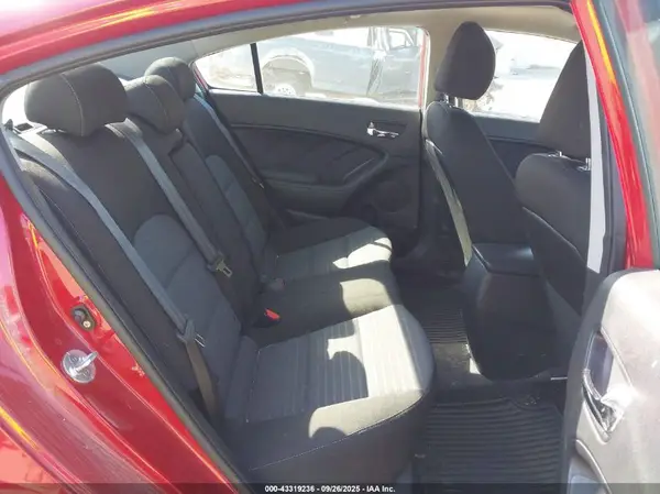 3KPFL4A79HE070202 2017 KIA FORTE - Image 8