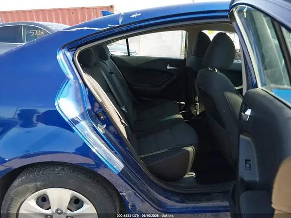 3KPFL4A79HE081605 2017 KIA FORTE - Image 8