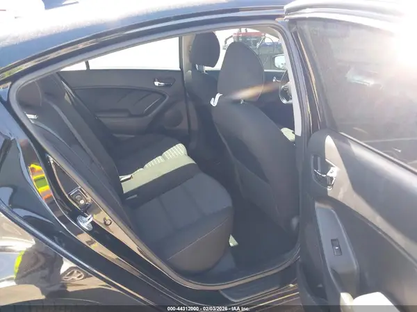3KPFL4A79HE085413 2017 KIA FORTE - Image 8