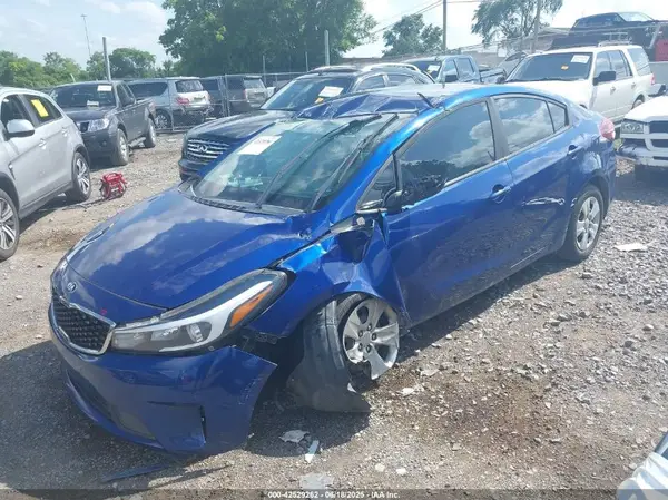 3KPFL4A79HE085699 2017 KIA FORTE - Image 2