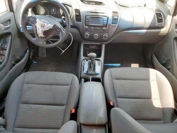 3KPFL4A79HE086058 2017 KIA FORTE - Image 8