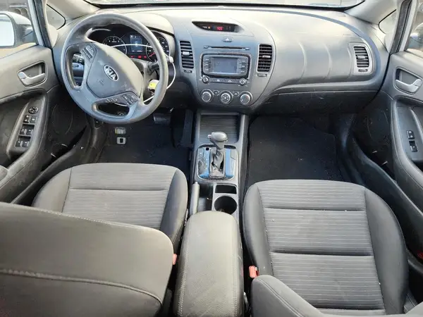 3KPFL4A79HE087128 2017 KIA FORTE - Image 8