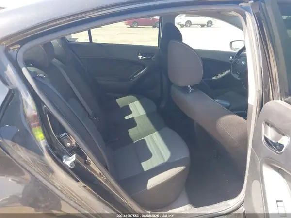 3KPFL4A79HE088876 2017 KIA FORTE - Image 8