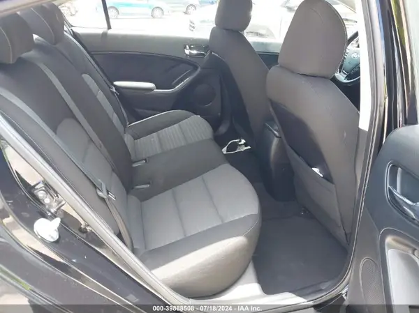 3KPFL4A79HE095858 2017 KIA FORTE - Image 8