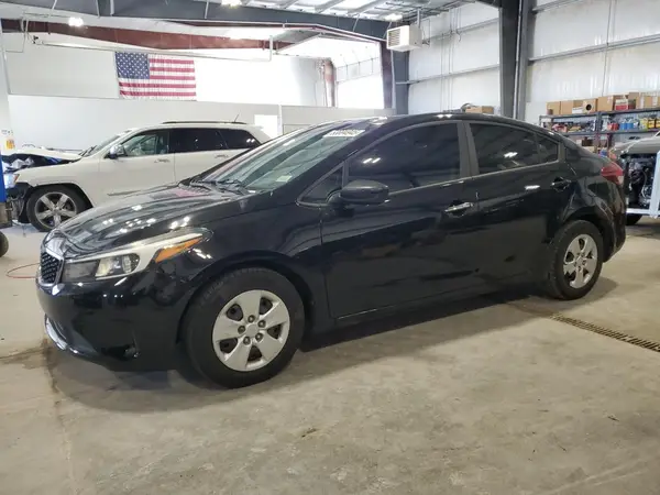 3KPFL4A79HE100945 2017 KIA FORTE - Image 1