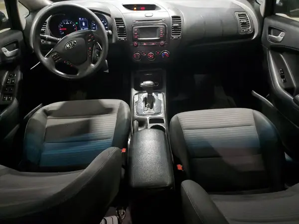 3KPFL4A79HE100945 2017 KIA FORTE - Image 8
