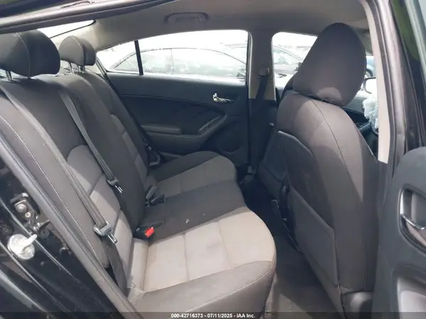 3KPFL4A79HE101271 2017 KIA FORTE - Image 8