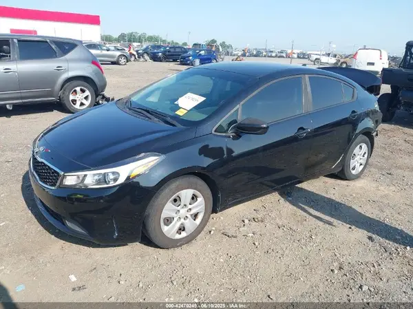 3KPFL4A79HE104199 2017 KIA FORTE - Image 2