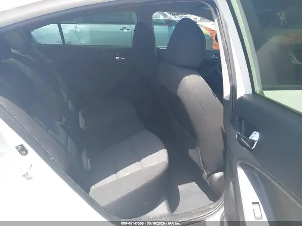 3KPFL4A79HE106096 2017 KIA FORTE - Image 8