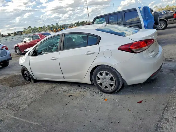 3KPFL4A79HE107393 2017 KIA FORTE - Image 2