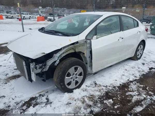 3KPFL4A79HE108382 2017 KIA FORTE - Image 2