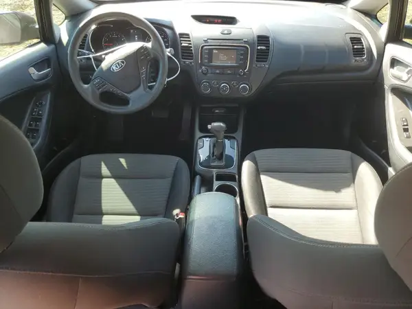 3KPFL4A79HE110505 2017 KIA FORTE - Image 8