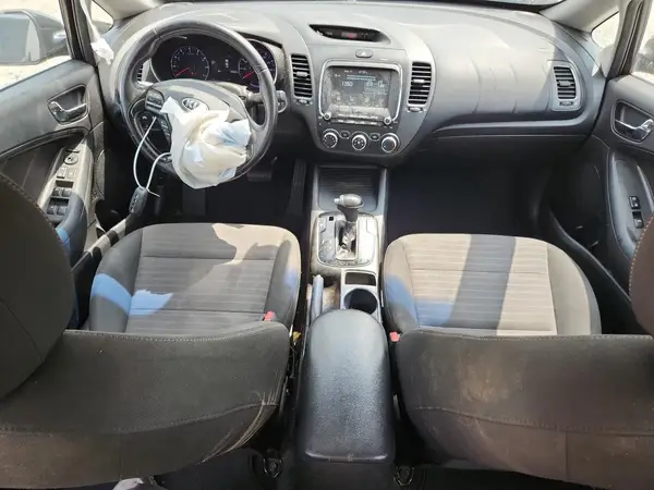 3KPFL4A79HE111198 2017 KIA FORTE - Image 8
