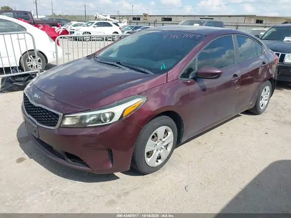 3KPFL4A79HE111511 2017 KIA FORTE - Image 2