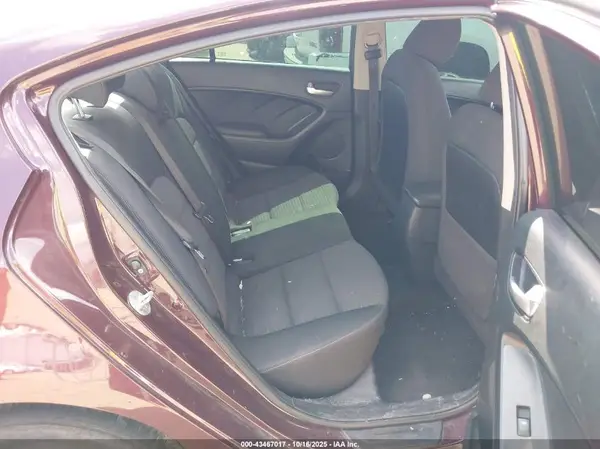 3KPFL4A79HE111511 2017 KIA FORTE - Image 8