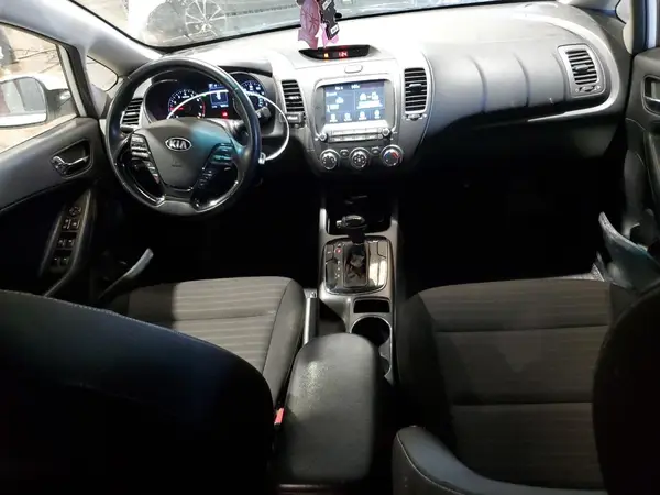 3KPFL4A79HE111881 2017 KIA FORTE - Image 8