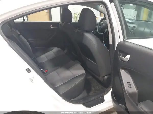 3KPFL4A79HE116952 2017 KIA FORTE - Image 8