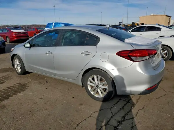 3KPFL4A79HE124257 2017 KIA FORTE - Image 2