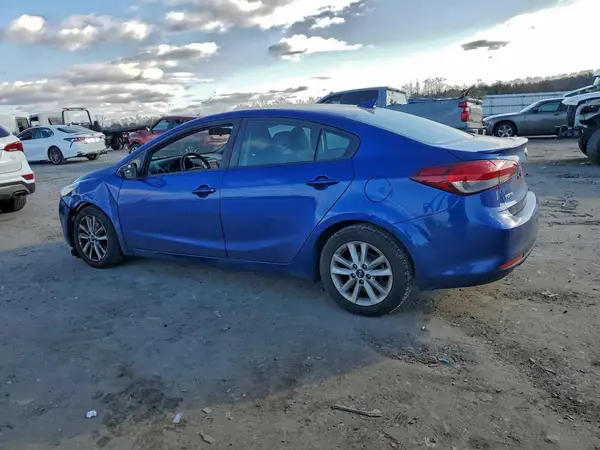 3KPFL4A79HE126106 2017 KIA FORTE - Image 2