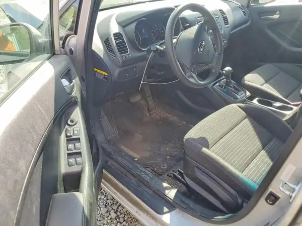 3KPFL4A79HE127708 2017 KIA FORTE - Image 8