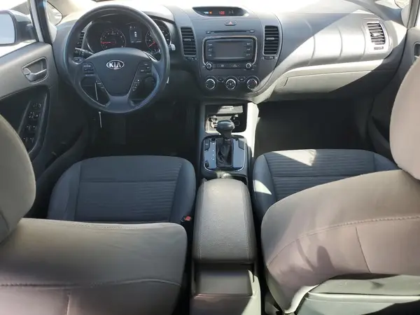 3KPFL4A79HE130074 2017 KIA FORTE - Image 8