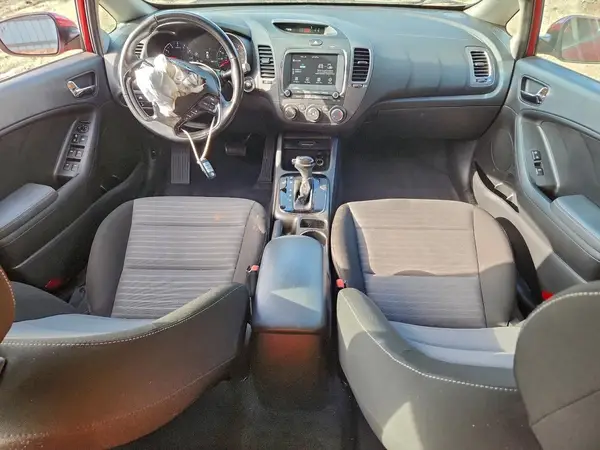 3KPFL4A79HE131323 2017 KIA FORTE - Image 8