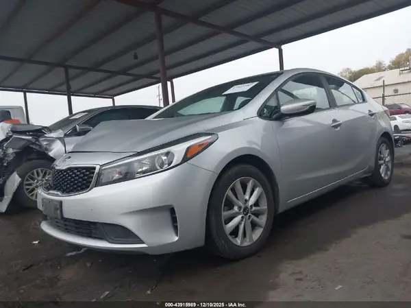 3KPFL4A79HE132634 2017 KIA FORTE - Image 2
