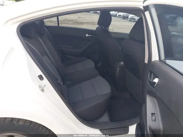 3KPFL4A79HE134917 2017 KIA FORTE - Image 8