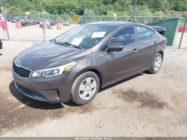 3KPFL4A79HE138157 2017 KIA FORTE - Image 2