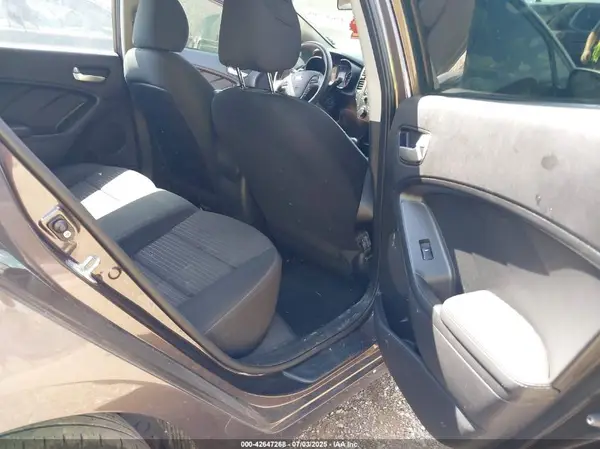 3KPFL4A79HE138157 2017 KIA FORTE - Image 8