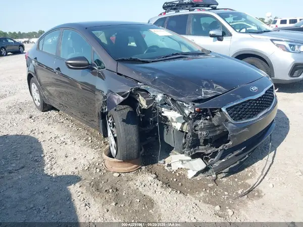 3KPFL4A79HE140622 2017 KIA FORTE - Image 1