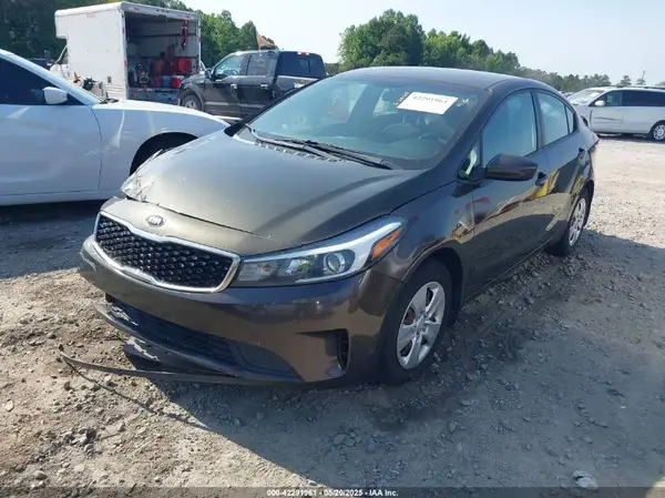 3KPFL4A79HE140622 2017 KIA FORTE - Image 2