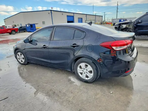 3KPFL4A79HE140796 2017 KIA FORTE - Image 2