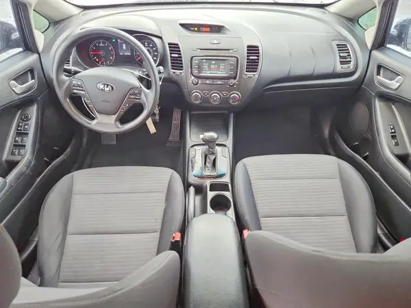 3KPFL4A79HE140796 2017 KIA FORTE - Image 8