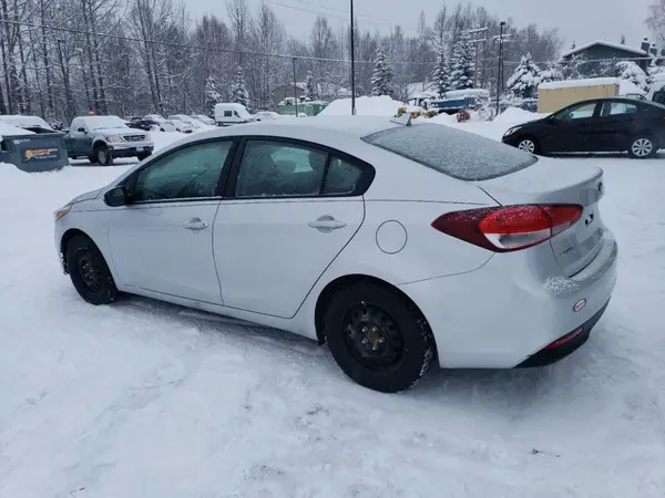 3KPFL4A79HE143892 2017 KIA FORTE - Image 2