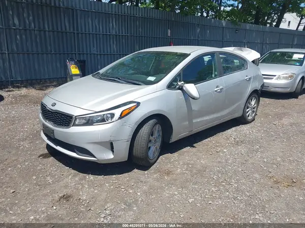 3KPFL4A79HE146582 2017 KIA FORTE - Image 2